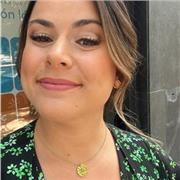 Profesora imparte clases de repaso de cualquier materia